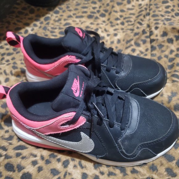 Nike's - Picture 2 of 2